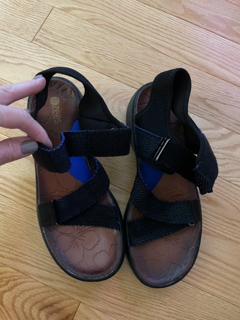 BZees Sandals, Size 9, Comfort